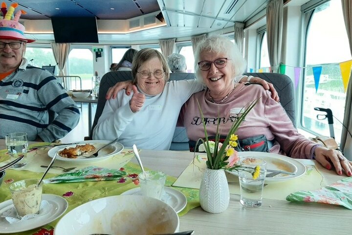 Buitenhof Zomercruise - Reizigers - Buitenhof Reizen begeleide vakanties voor mensen met een verstandelijke beperking.