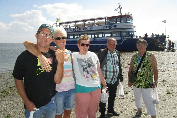 Ameland - Groep voor zeehondenboot - Buitenhof Reizen begeleide vakanties voor mensen met een verstandelijke beperking.