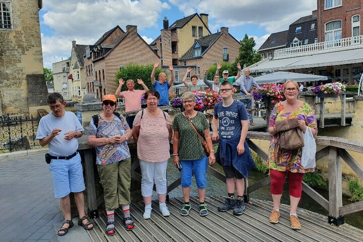 Valkenburg - Groepsfoto Valkenburg - Buitenhof Reizen begeleide vakanties voor mensen met een verstandelijke beperking.