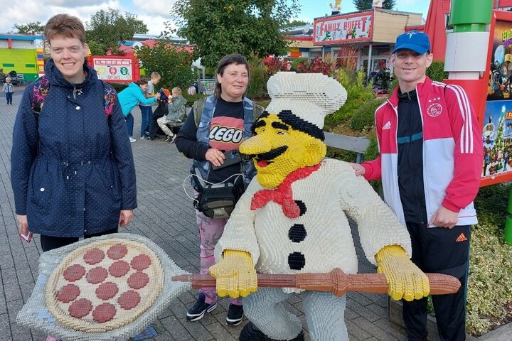 Legoland - Pizzabakker - Buitenhof Reizen begeleide vakanties voor mensen met een verstandelijke beperking.