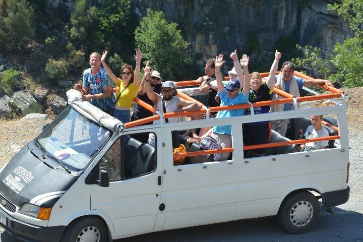 Marmaris - Groep in bus - Buitenhof Reizen begeleide vakanties voor mensen met een verstandelijke beperking.