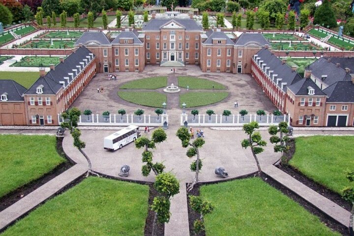 Lunteren - Paleis het Loo - Buitenhof Reizen begeleide vakanties voor mensen met een verstandelijke beperking.