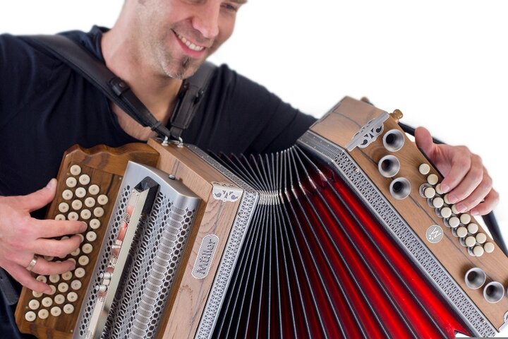 Parc Spelderholt Muziekreis - Accordeon - Buitenhof Reizen begeleide vakanties voor mensen met een verstandelijke beperking.