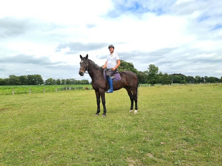 Woudenberg - Reiziger op paard - Buitenhof Reizen begeleide vakanties voor mensen met een verstandelijke beperking.