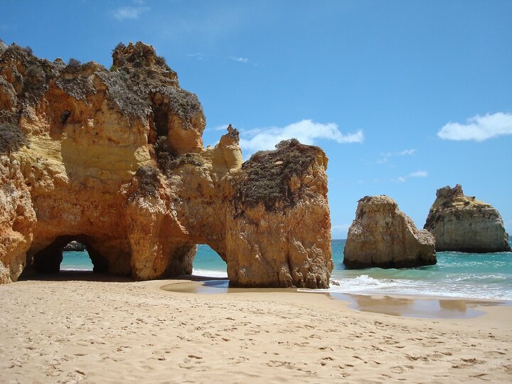 Buitenhof Reizen - Algarve - begeleide groepsreizen voor mensen met een verstandelijke beperking - Strand met rotsen