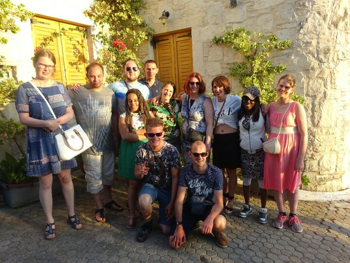 Kreta - Groepsfoto - Buitenhof Reizen begeleide vakanties voor mensen met een verstandelijke beperking.