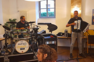 Buitenhof Reizen - Neuerburg in de Eifel - begeleide vakanties voor mensen met een beperking - Live muziek