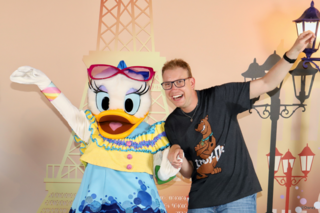 Buitenhof Reizen - Disneyland Parijs Grote Bus - begeleide vakanties voor mensen met een beperking - Reiziger samen met Katrien