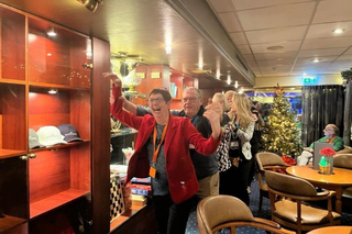 Buitenhof Reizen - Kerstcruise - begeleide vakanties voor mensen met een beperking - Reizigers polonaise