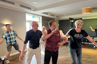 Buitenhof Reizen - Ainring in Beieren - begeleide vakanties voor mensen met een beperking - Dansen met artiest