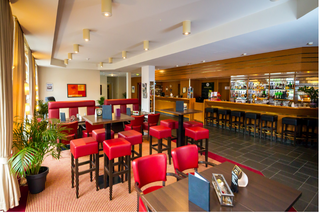 Buitenhof Reizen - Moviepark & Phantasialand - begeleide vakanties voor mensen met een beperking - HK Hotel Dusseldorf City bar