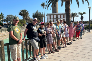 Buitenhof Reizen - Gran Canaria - begeleide groepsreizen met een verstandelijke beperking - reizigers op een rij