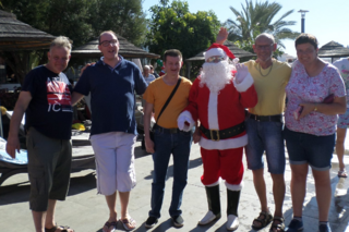 Tenerife -Groep met kerstman - Buitenhof Reizen begeleide vakanties voor mensen met een verstandelijke beperking