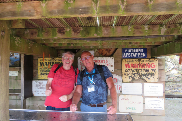 Buitenhof Reizen - Terschelling - Begeleide vakanties voor mensen met een beperking - Reizigers bij het Wrakkenmuseum