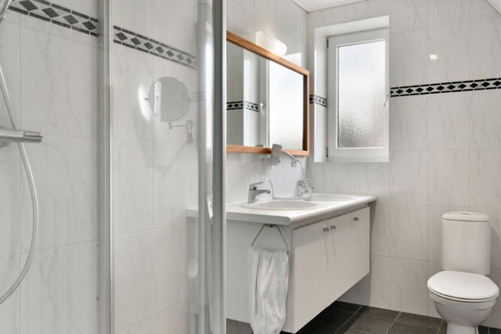 Buitenhof Reizen - Valkenburg Cauberg - Begeleide vakanties voor mensen met een beperking - Kasteeldomein Landal de Cauberg badkamer