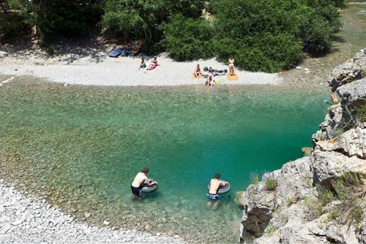 Buitenhof Reizen - Actieve vakantie in de Verdon - Begeleide vakanties voor mensen met een beperking - Huttopia camping rivier