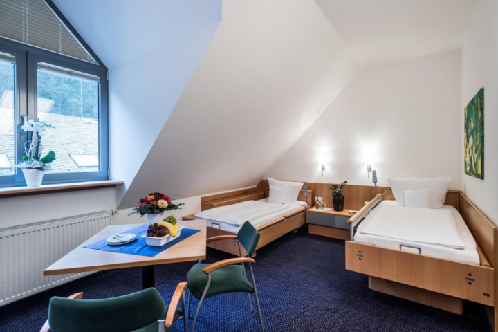 Buitenhof Reizen - Neuerburg in de Eifel - begeleide vakanties voor mensen met een beperking - Hotelkamer Euvea