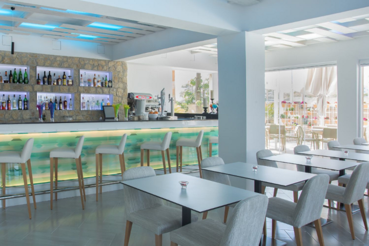 Buitenhof Reizen -Mallorca - begeleide vakanties voor mensen met een beperking - Bar Hotel Sant Jordi