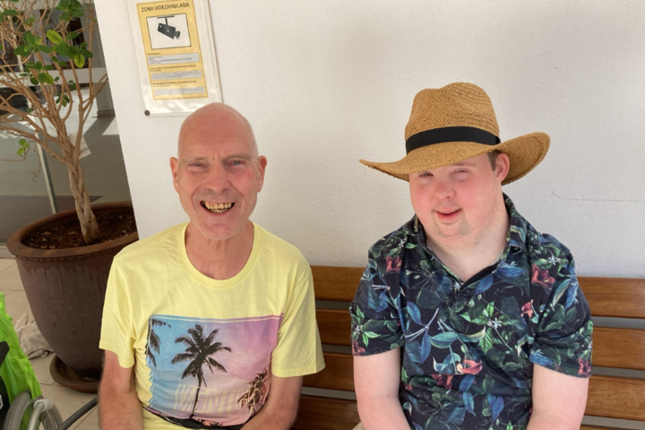Buitenhof Reizen - Tenerife - begeleide vakanties voor mensen met een beperking - Gezellig kletsen