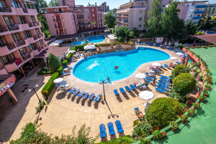 Buitenhof Reizen - Sunny Beach - begeleide vakanties voor mensen met een beperking - Zwembad Izola