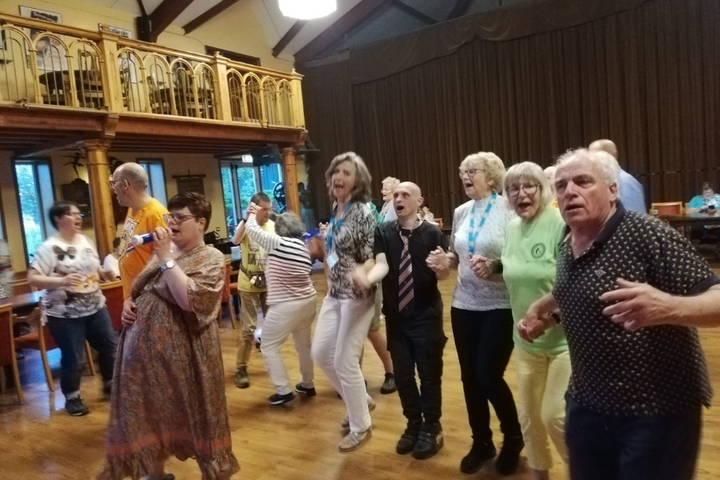 Buitenhof Reizen - De Rijp Hollandse Hits Muziekreis - begeleide vakanties voor mensen met een beperking - Bonte avond