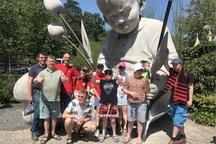 Buitenhof Reizen - Walibi, Apenheul & Slagharen  - begeleide vakanties voor mensen met een beperking - Zandsculptuur Apeldoorn