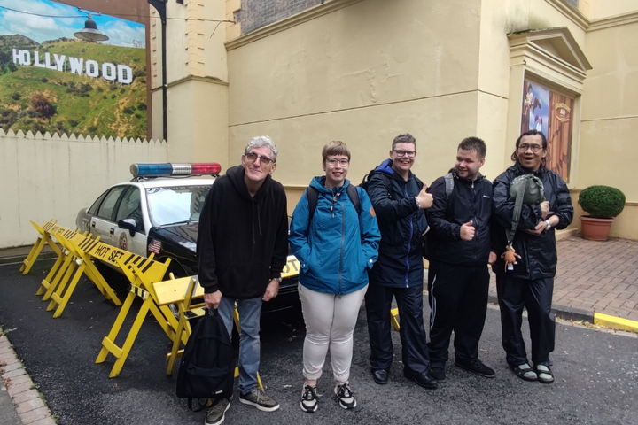 Buitenhof Reizen - Moviepark & Phantasialand - begeleide vakanties voor mensen met een beperking - Moviepark Hollywood show