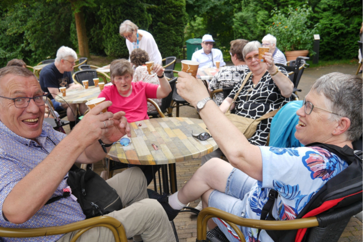 Buitenhof Reizen - Achterhoek - begeleide vakanties voor mensen met een beperking -  Terras Hanzesteden