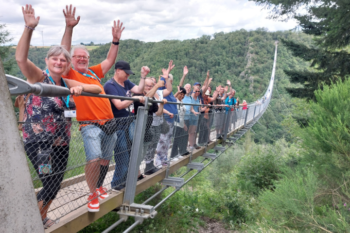 Buitenhof Reizen - Cochem - Begeleide vakanties voor mensen met een beperking - Foto in Cochem op de brug