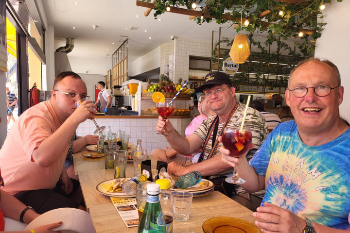 Fuengirola - begeleide vakanties voor mensen met een beperking - Sangria drinken