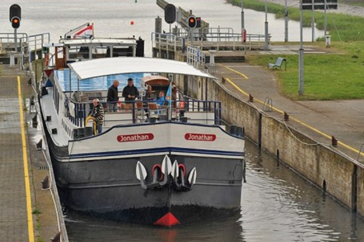 Buitenhof Reizen - Boottocht Zwolle - begeleide groepsreizen met een verstandelijke beperking - vaarschip de Jonathan