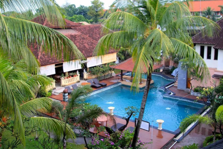 Buitenhof Reizen - Bali - begeleide vakanties voor mensen met een beperking - Zwembad Bakung Beach hotel