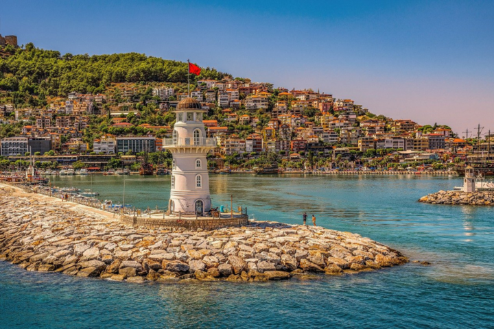 Buitenhof Reizen - Alanya - begeleide vakanties voor mensen met een beperking - Alanya vuurtoren