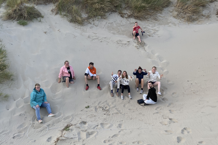 Buitenhof Reizen - Texel - begeleide vakanties voor mensen met een beperking - Reizigers op het strand 
