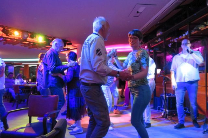 Buitenhof Reizen - Winterberg - begeleide vakanties voor mensen met een beperking - Feestavond