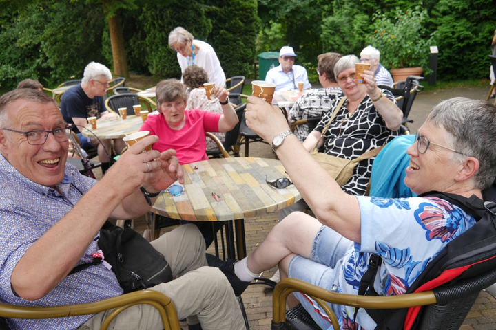 Buitenhof Reizen - Valkenburg - begeleide vakanties voor mensen met een beperking - Terrasje