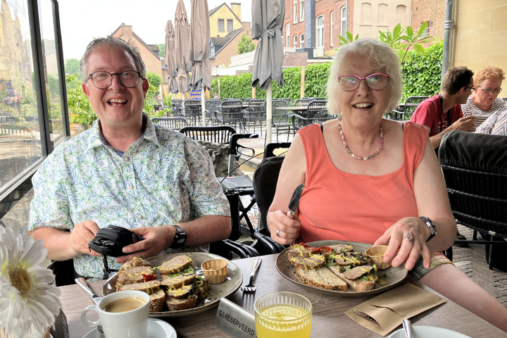 Buitenhof Reizen - Valkenburg - begeleide vakanties voor mensen met een beperking - Lekker lunchen