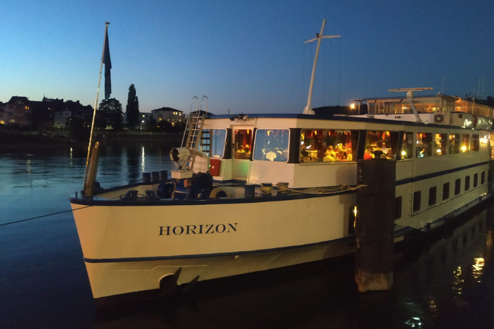 Buitenhof Reizen - Horizon Riviercruise - begeleide vakanties voor mensen met een beperking - Cruiseschip MS Horizon nacht