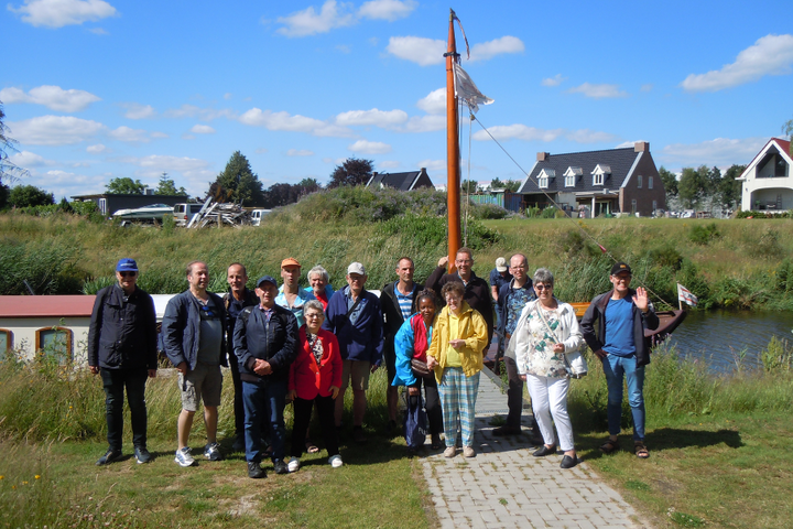 Buitenhof Reizen - Emmen - begeleide vakanties voor mensen met een beperking - Groepsfoto voor boot