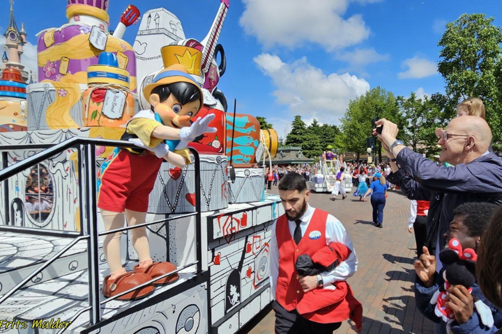 Buitenhof Reizen - Disneyland - begeleide vakanties voor mensen met een beperking - Parade