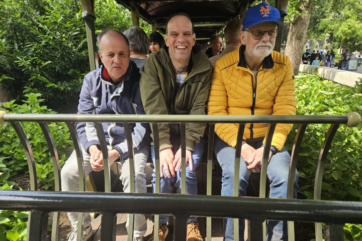 Buitenhof Reizen - Efteling Bosrijk - begeleide vakanties voor mensen met een beperking - Reizigers in attractie