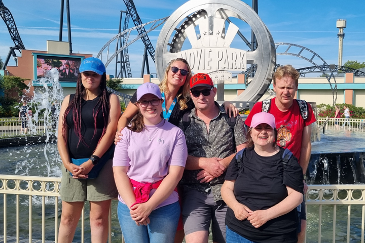Buitenhof Reizen - Moviepark & Phantasialand - begeleide vakanties voor mensen met een beperking - Groepsfoto Moviepark