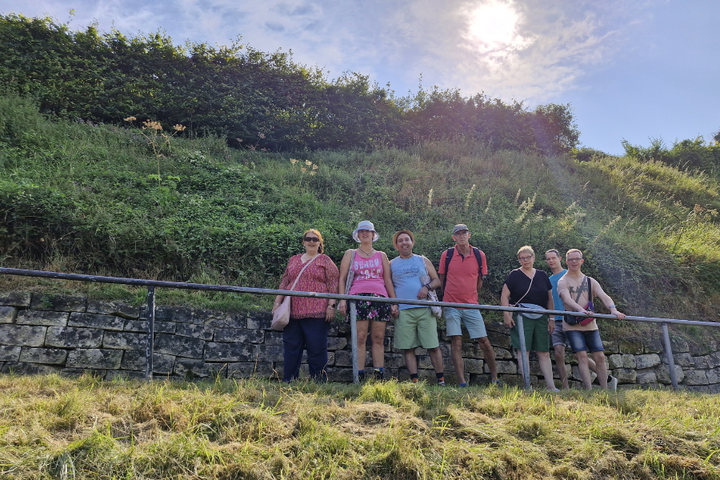 Buitenhof Reizen - Gulpen - begeleide vakanties voor mensen met een beperking - Reizigers op wandelpad