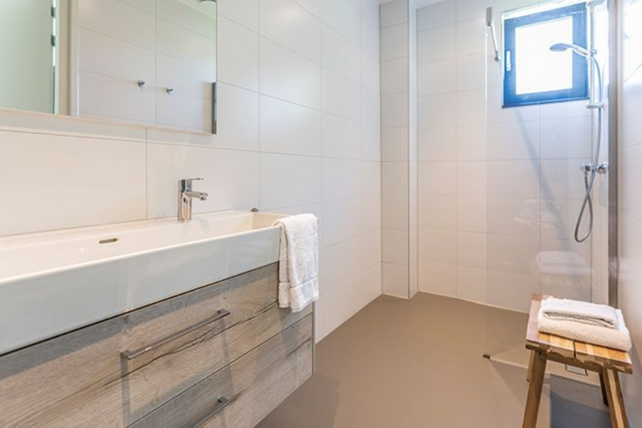 Buitenhof Reizen - Texel - begeleide vakanties voor mensen met een beperking - Rovershut badkamer