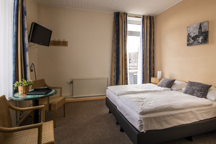 Buitenhof Reizen - Wandelen in Limburg - begeleide vakanties voor mensen met een beperking - Hotel Vijlerhof slaapkamer voorbeeld