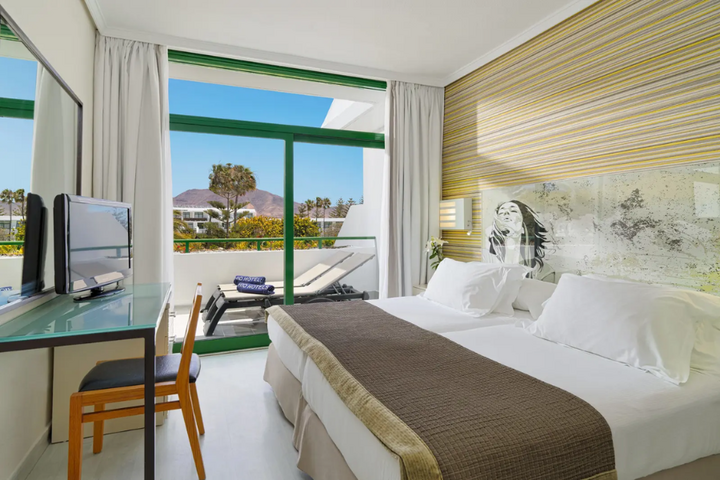 Buitenhof Reizen - Lanzarote - begeleide vakanties voor mensen met een beperking - H10 Lanzarote Princess slaapkamer voorbeeld