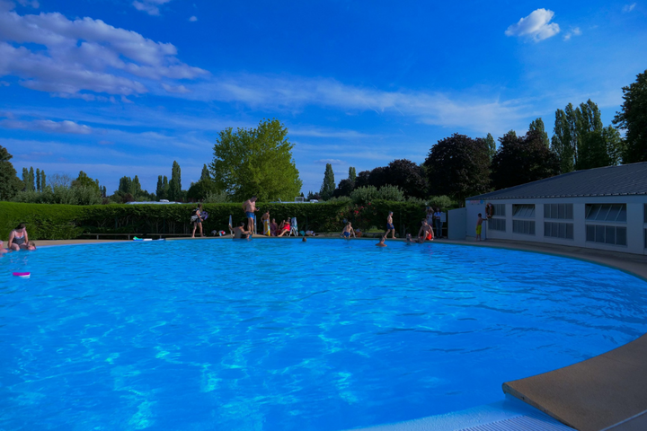 Buitenhof Reizen - Disneyland - begeleide vakanties voor mensen met een beperking - Camping Caravaning des 4 vents zwembad