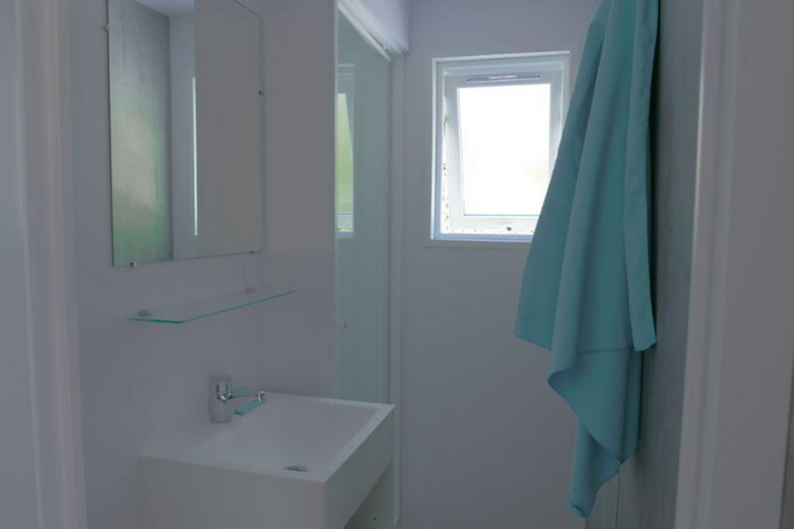 Buitenhof Reizen - Disneyland - begeleide vakanties voor mensen met een beperking - Camping Caravaning des 4 vents badkamer