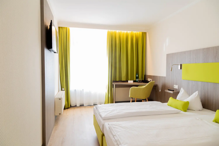 Buitenhof Reizen - Boppard Muziekreis - begeleide vakanties voor mensen met een beperking - Das Ebertor Hotel slaapkamer