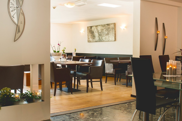 Buitenhof Reizen - GP Spa - begeleide vakanties voor mensen met een beperking - Hotel Les Jumeux restaurant